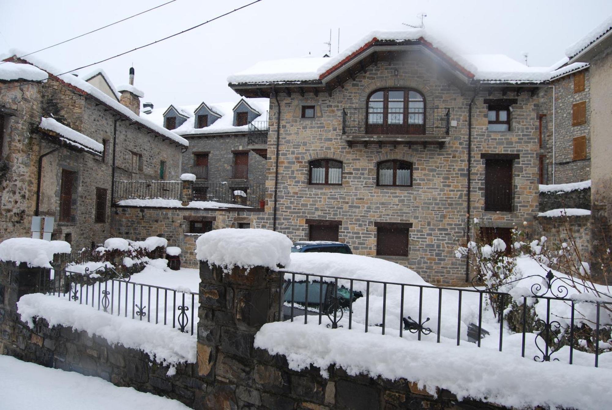 Apartamentos Casa Isabale Бьескас Экстерьер фото